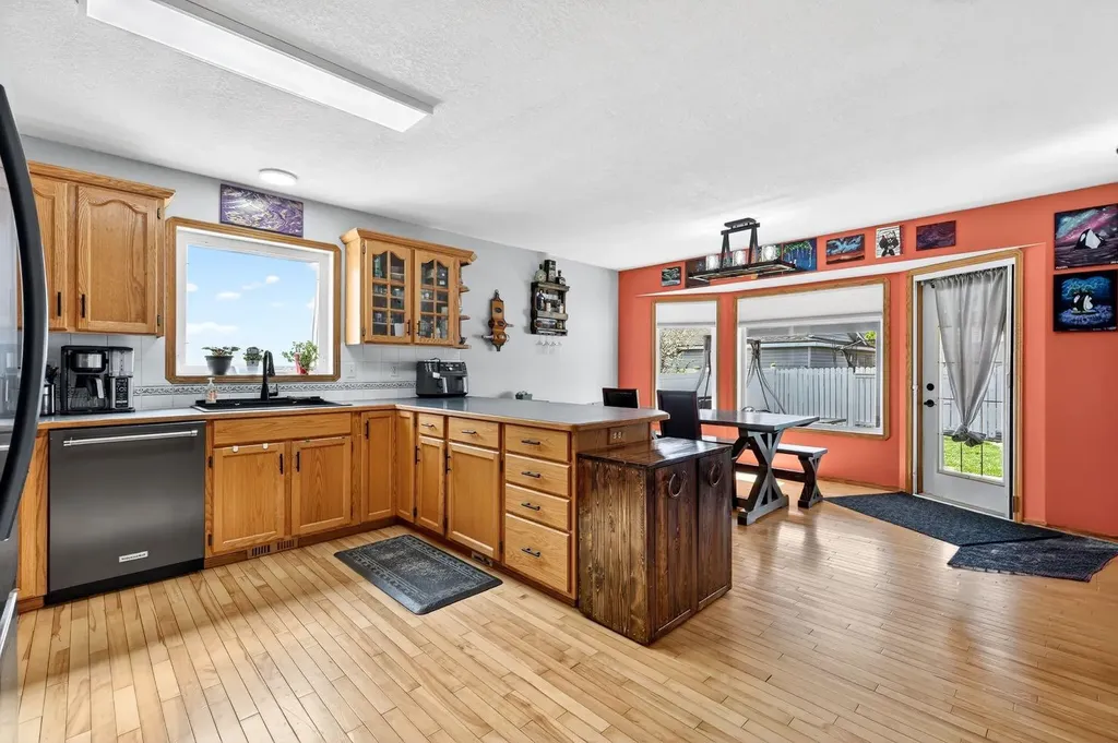 4406 48 Street Innisfail AB T4G1W8