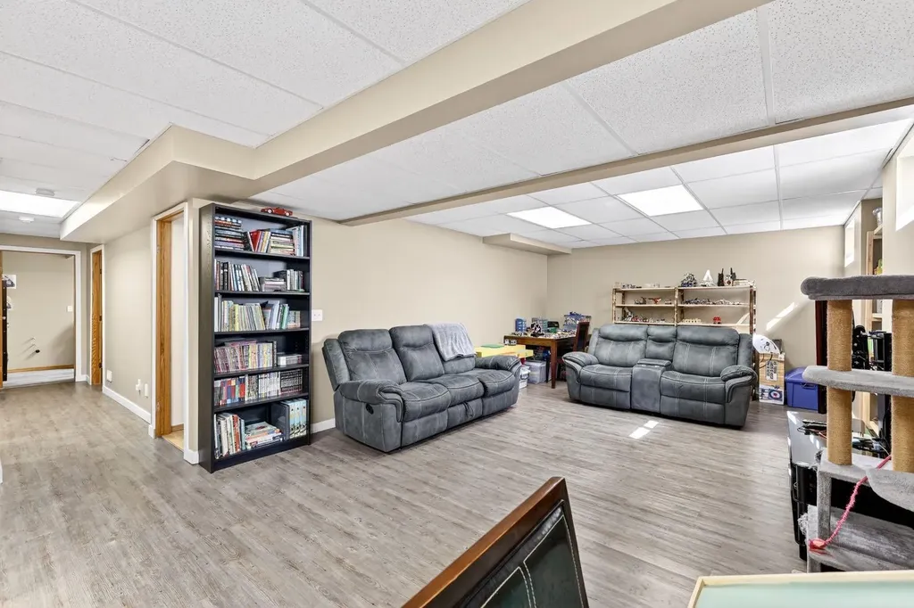4406 48 Street Innisfail AB T4G1W8