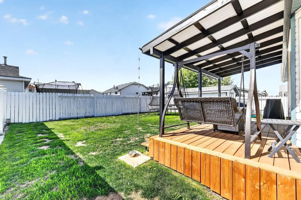 4406 48 Street Innisfail AB T4G1W8