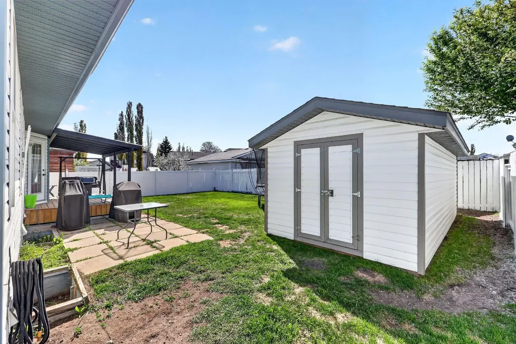 4406 48 Street Innisfail AB T4G1W8
