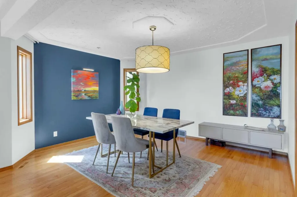 25 Deerfield Manor SE Calgary AB T2J 6Z5