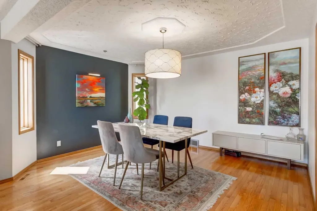 25 Deerfield Manor SE Calgary AB T2J 6Z5