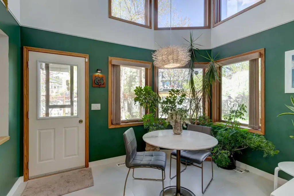 25 Deerfield Manor SE Calgary AB T2J 6Z5