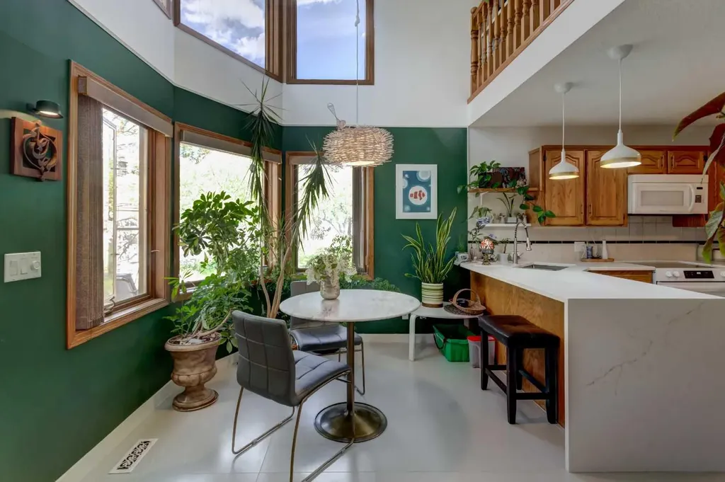 25 Deerfield Manor SE Calgary AB T2J 6Z5