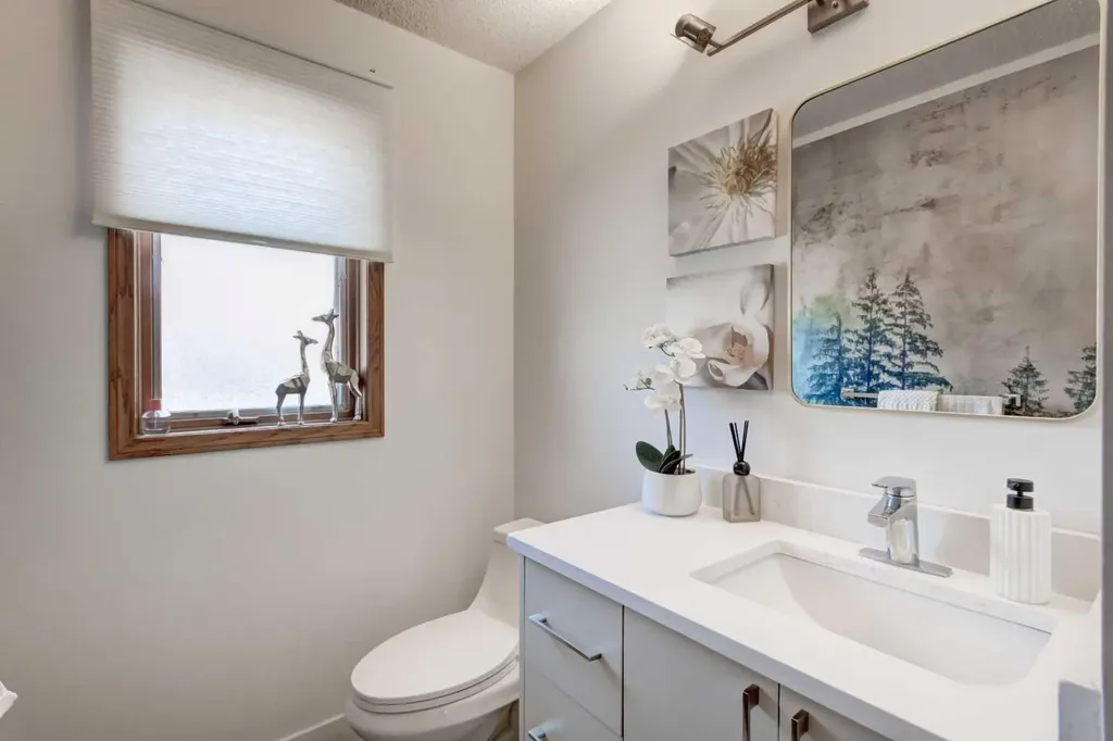 25 Deerfield Manor SE Calgary AB T2J 6Z5