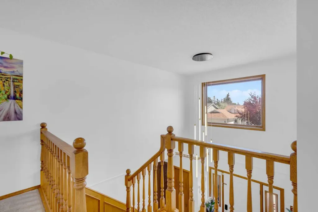25 Deerfield Manor SE Calgary AB T2J 6Z5