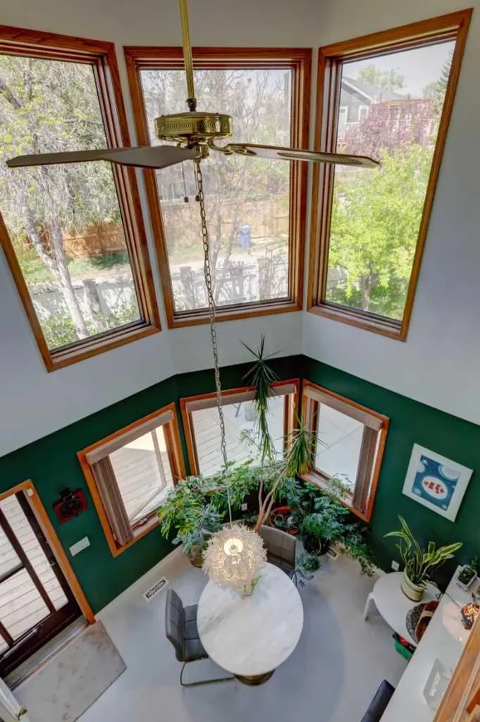 25 Deerfield Manor SE Calgary AB T2J 6Z5