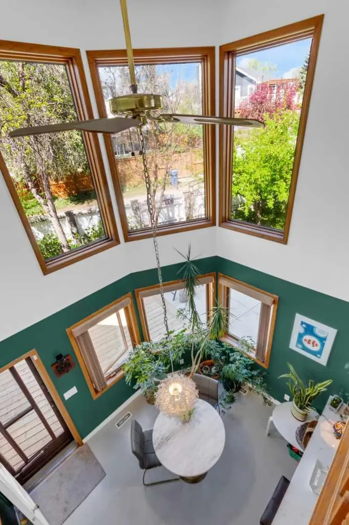 25 Deerfield Manor SE Calgary AB T2J 6Z5