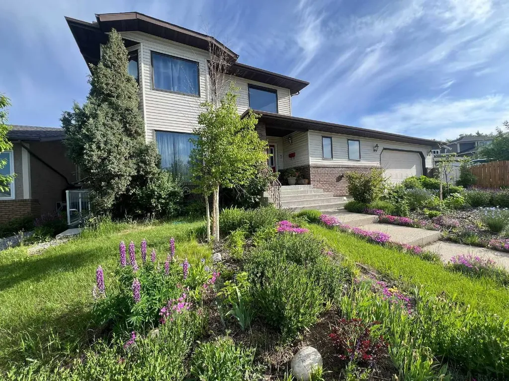 25 Deerfield Manor SE Calgary AB T2J 6Z5
