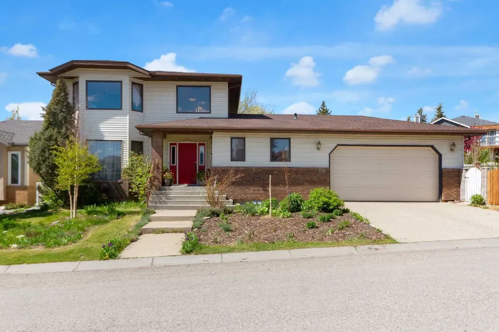 25 Deerfield Manor SE Calgary AB T2J 6Z5