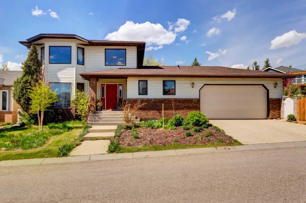 25 Deerfield Manor SE Calgary AB T2J 6Z5