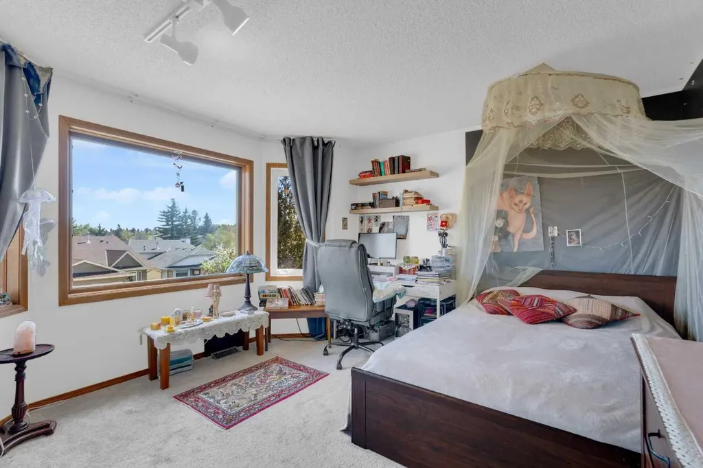 25 Deerfield Manor SE Calgary AB T2J 6Z5