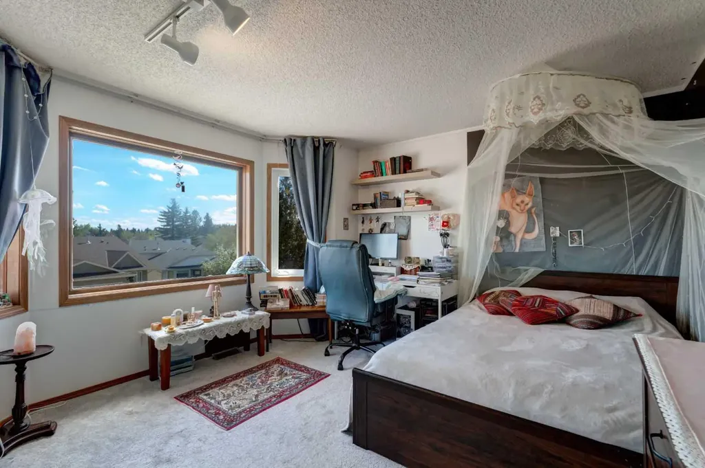 25 Deerfield Manor SE Calgary AB T2J 6Z5