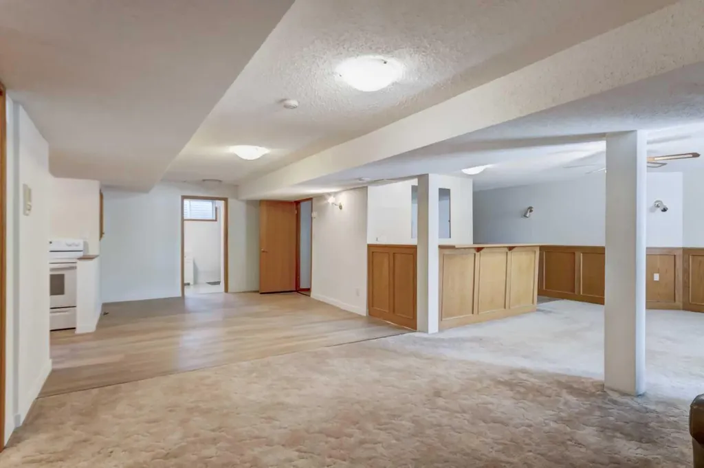 25 Deerfield Manor SE Calgary AB T2J 6Z5