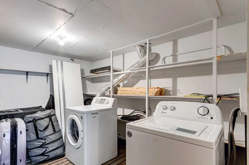 25 Deerfield Manor SE Calgary AB T2J 6Z5