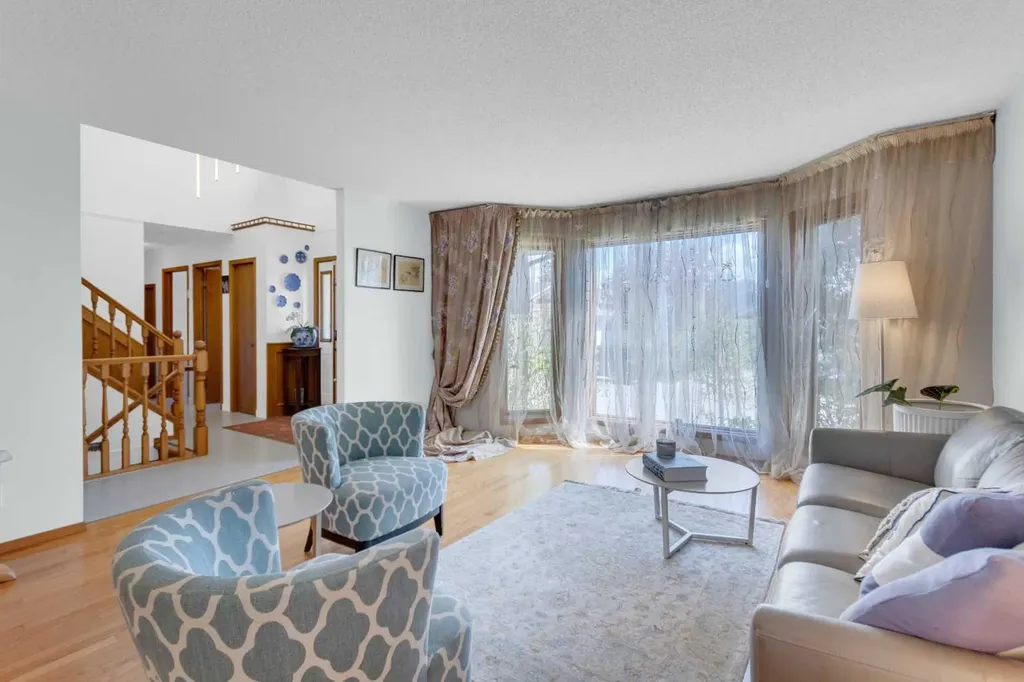 25 Deerfield Manor SE Calgary AB T2J 6Z5