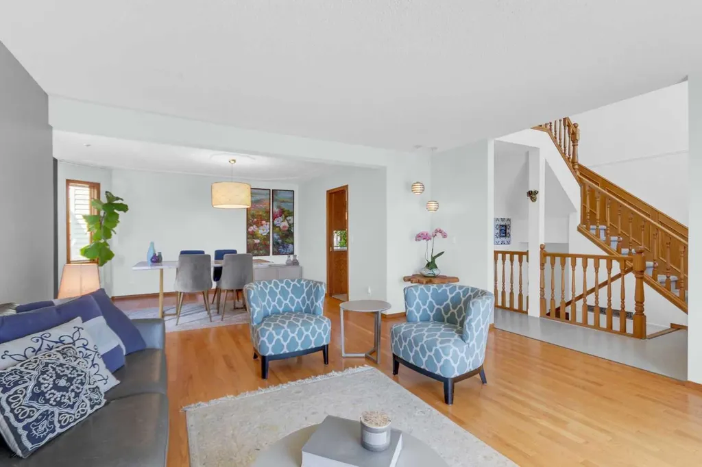 25 Deerfield Manor SE Calgary AB T2J 6Z5