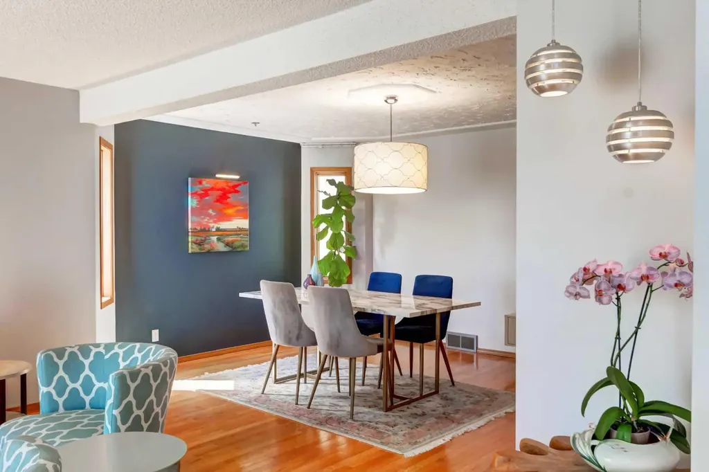 25 Deerfield Manor SE Calgary AB T2J 6Z5