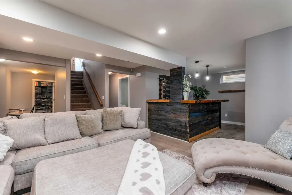 3610 63 Avenue Close Lloydminster AB T9V 2W1