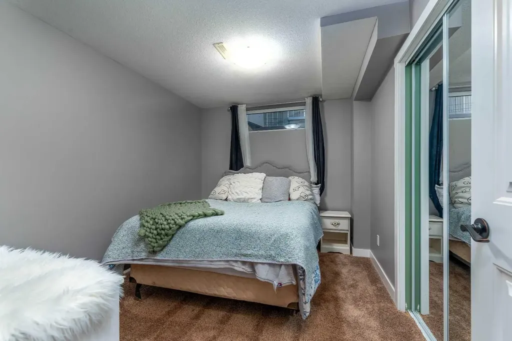 3610 63 Avenue Close Lloydminster AB T9V 2W1