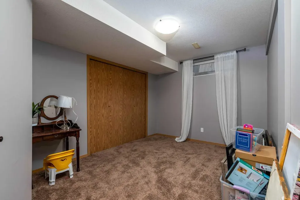 3610 63 Avenue Close Lloydminster AB T9V 2W1