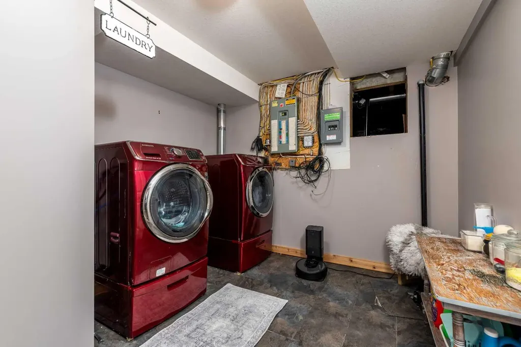 3610 63 Avenue Close Lloydminster AB T9V 2W1