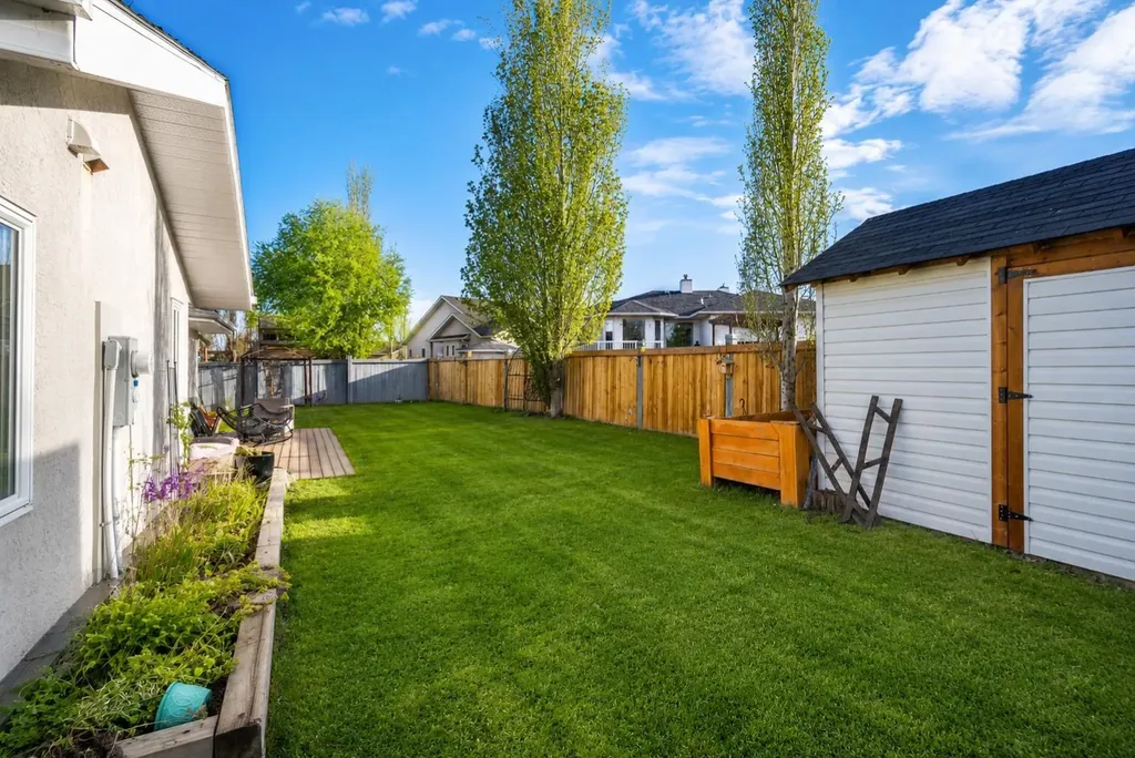3610 63 Avenue Close Lloydminster AB T9V 2W1