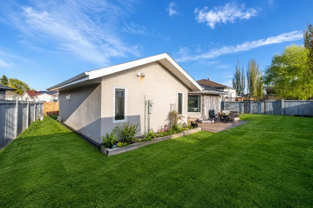 3610 63 Avenue Close Lloydminster AB T9V 2W1