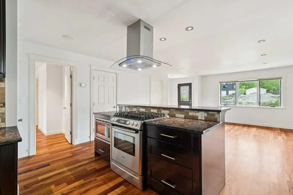 2136 26 Avenue SW Calgary AB T2T1E6