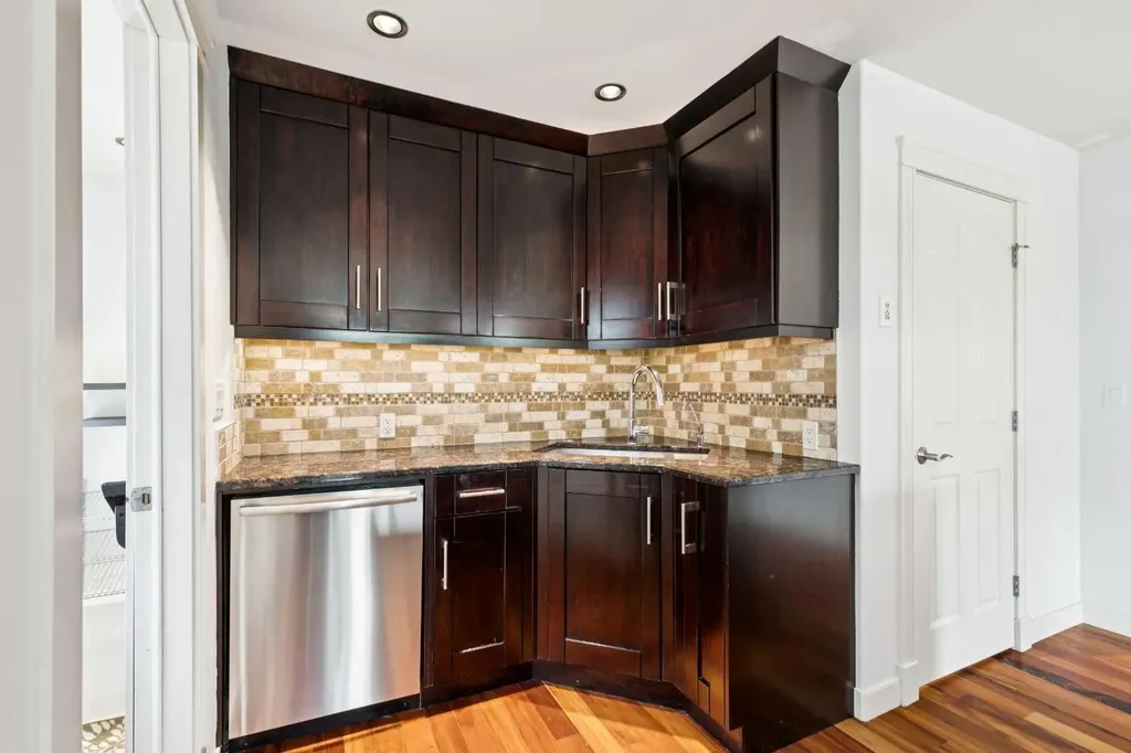 2136 26 Avenue SW Calgary AB T2T1E6