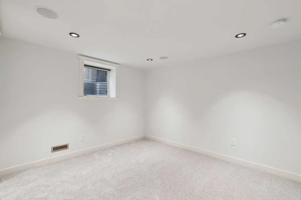 2136 26 Avenue SW Calgary AB T2T1E6