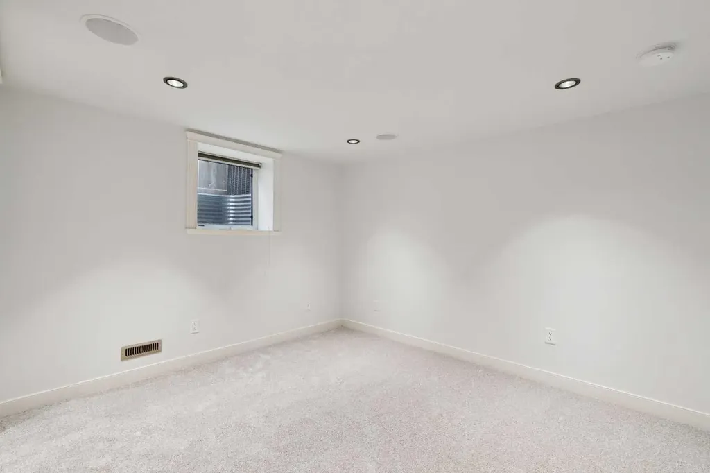 2136 26 Avenue SW Calgary AB T2T1E6