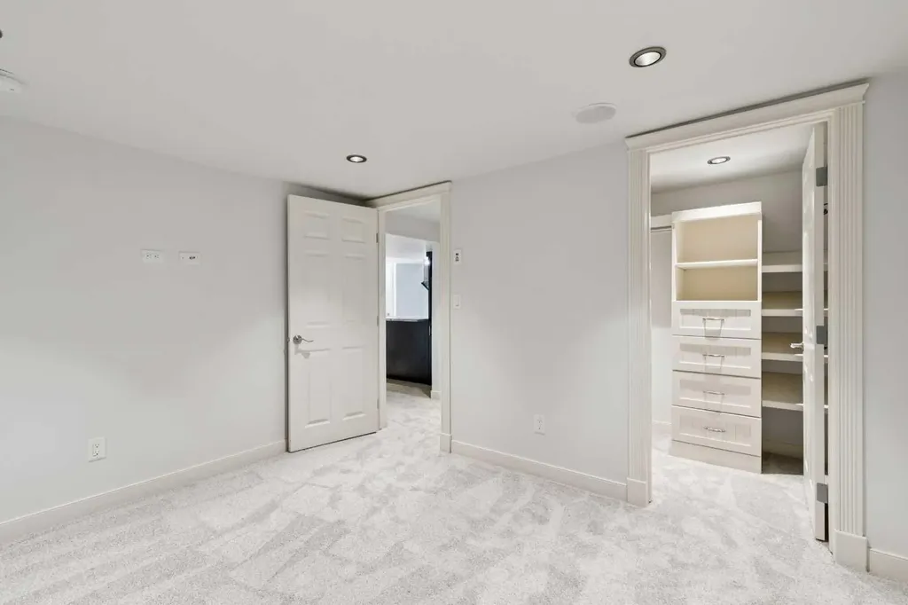 2136 26 Avenue SW Calgary AB T2T1E6
