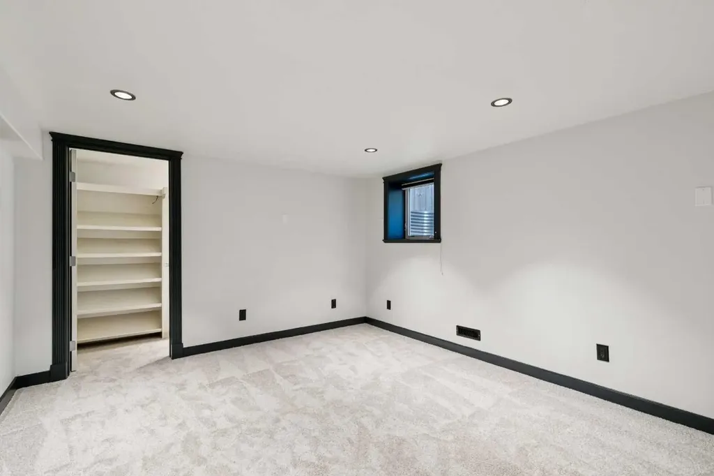2136 26 Avenue SW Calgary AB T2T1E6