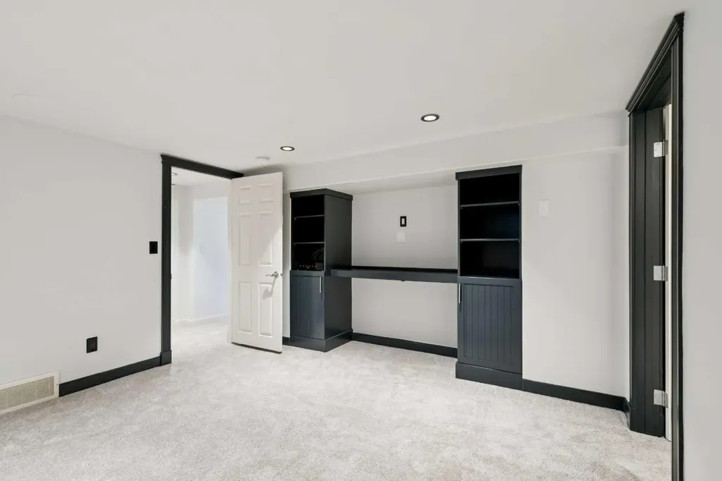 2136 26 Avenue SW Calgary AB T2T1E6
