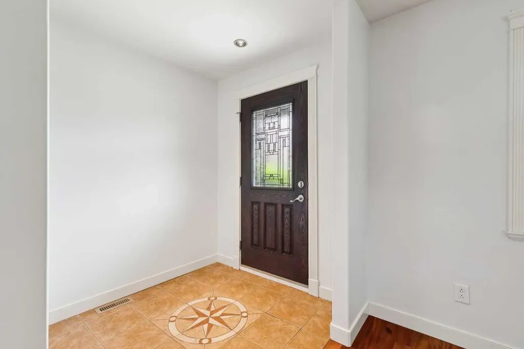2136 26 Avenue SW Calgary AB T2T1E6