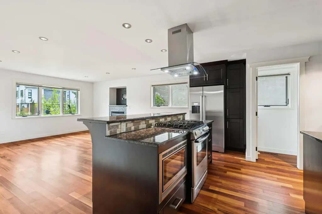 2136 26 Avenue SW Calgary AB T2T1E6