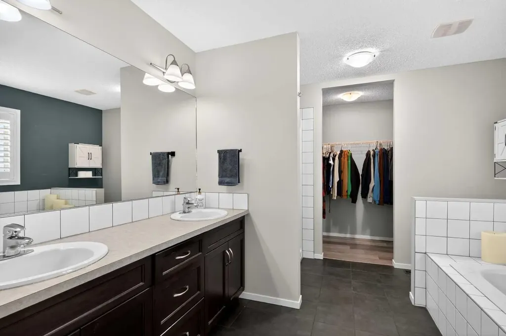 2261 Sagewood Heights SW Airdrie AB T4B 3N8