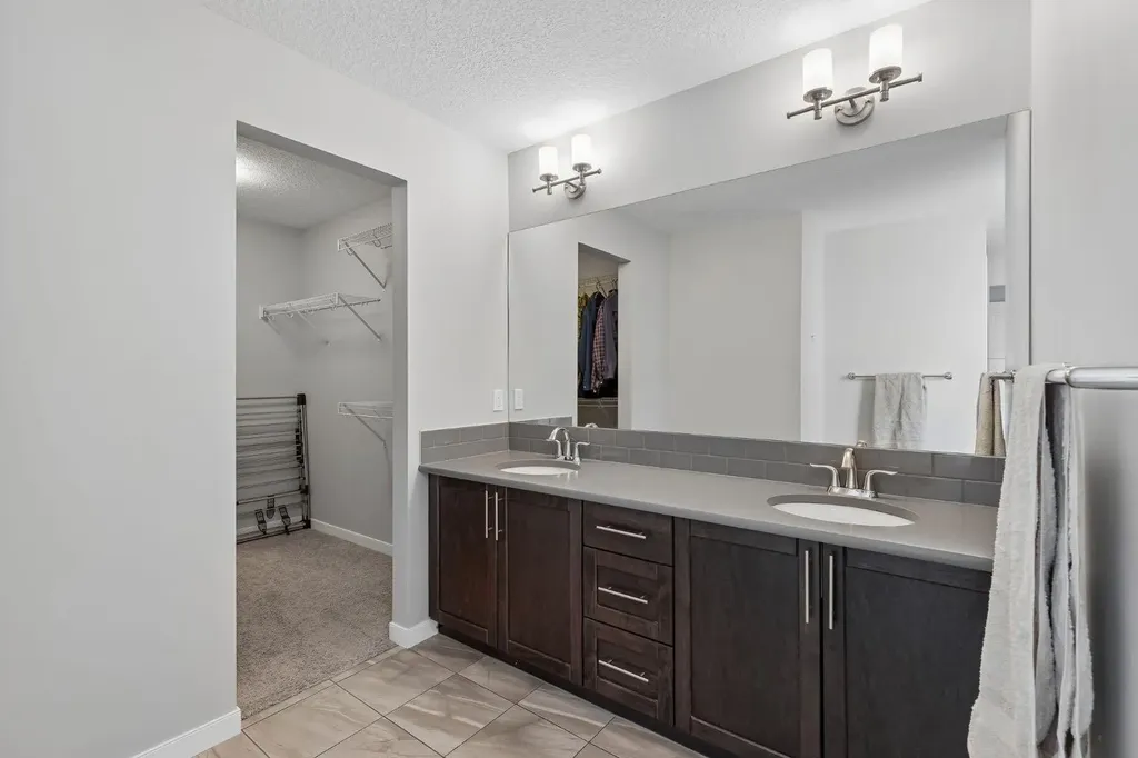 65 Fireside Crescent Cochrane AB T4C 2L4