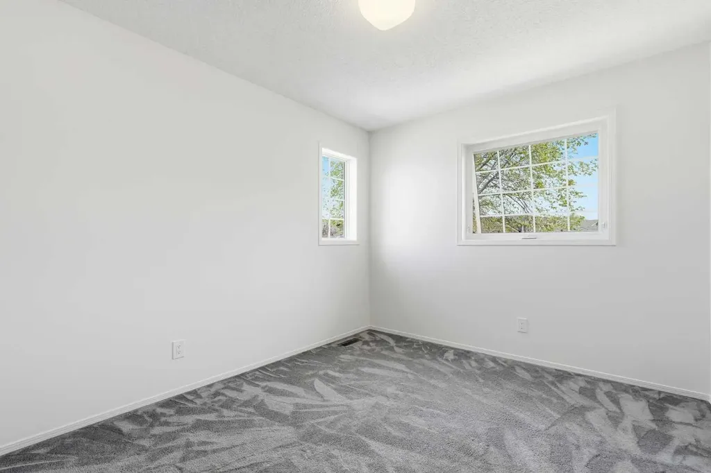 142 Elizabeth Way SE Airdrie AB T4B 2H5