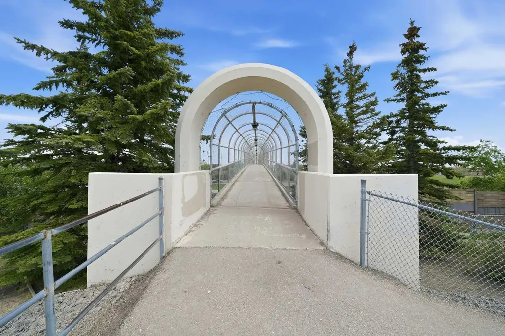142 Elizabeth Way SE Airdrie AB T4B 2H5