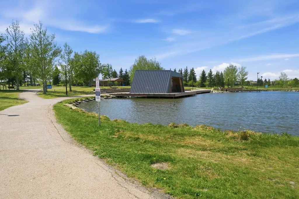 142 Elizabeth Way SE Airdrie AB T4B 2H5