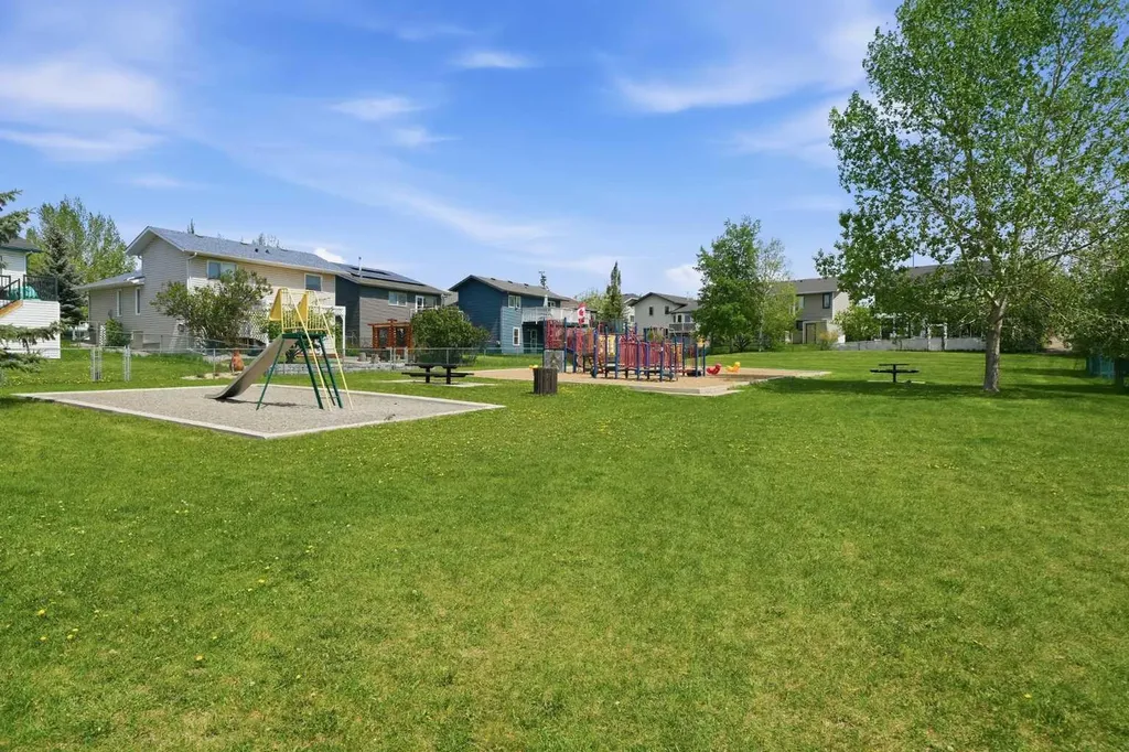 142 Elizabeth Way SE Airdrie AB T4B 2H5