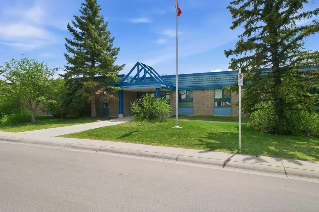 142 Elizabeth Way SE Airdrie AB T4B 2H5