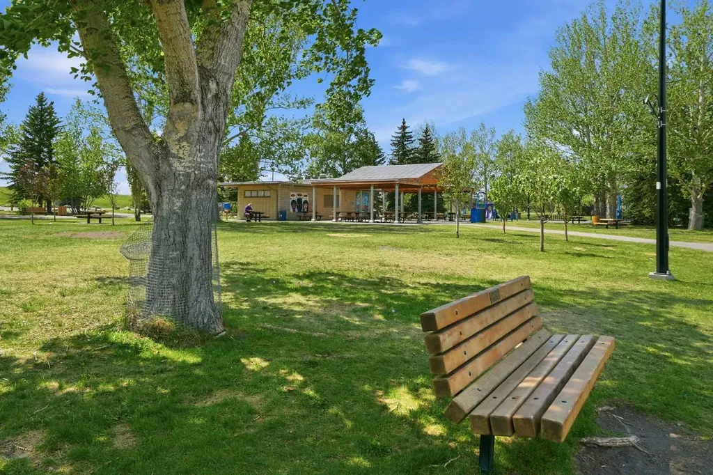 142 Elizabeth Way SE Airdrie AB T4B 2H5