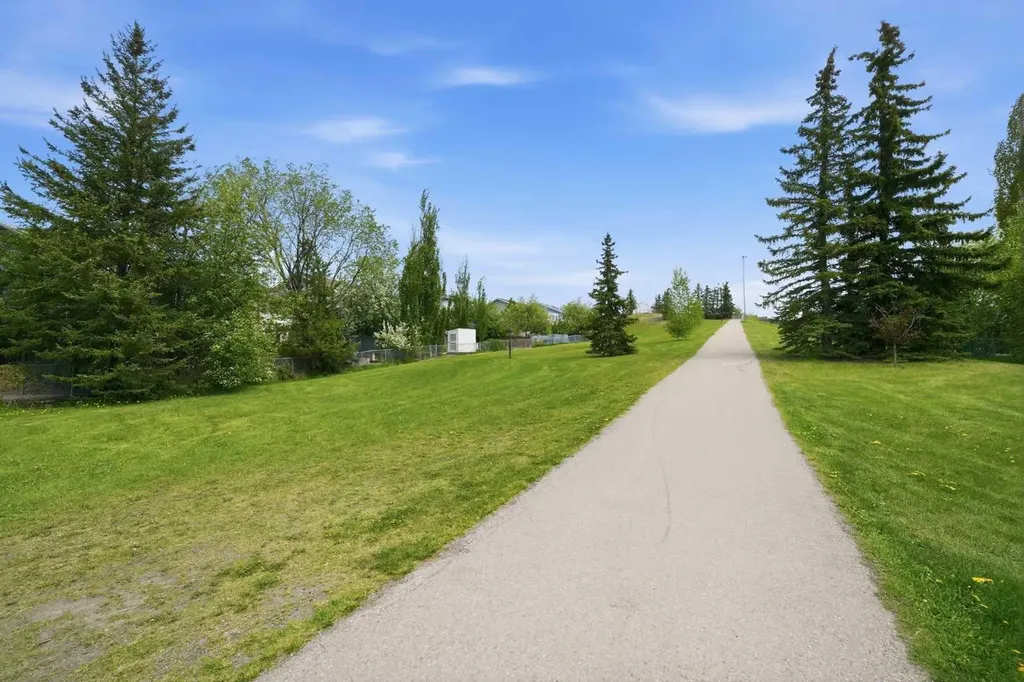 142 Elizabeth Way SE Airdrie AB T4B 2H5