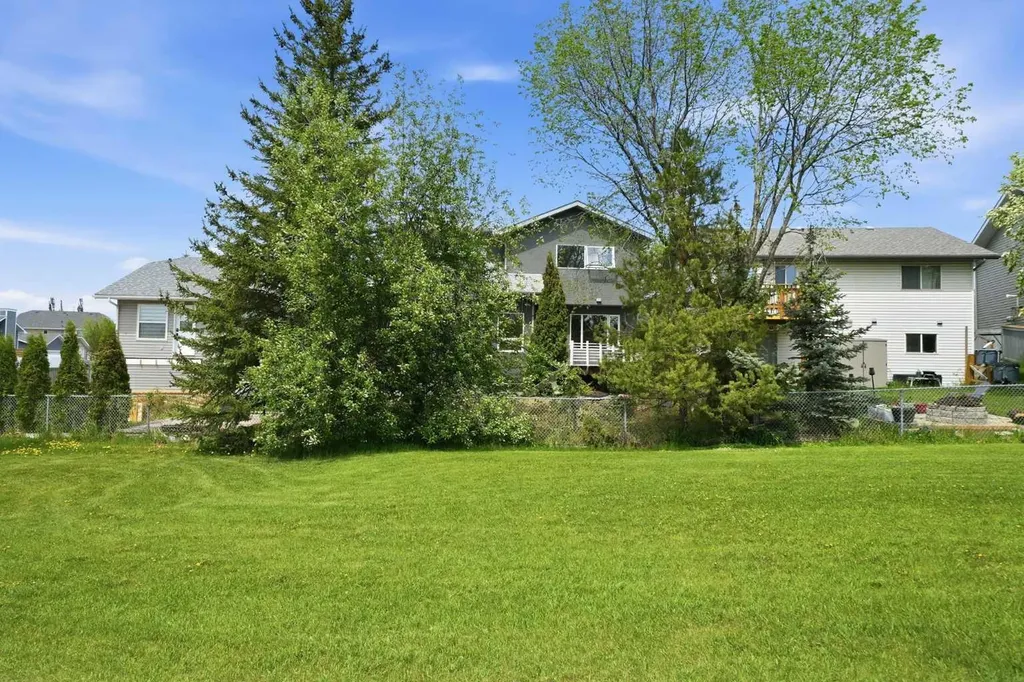 142 Elizabeth Way SE Airdrie AB T4B 2H5