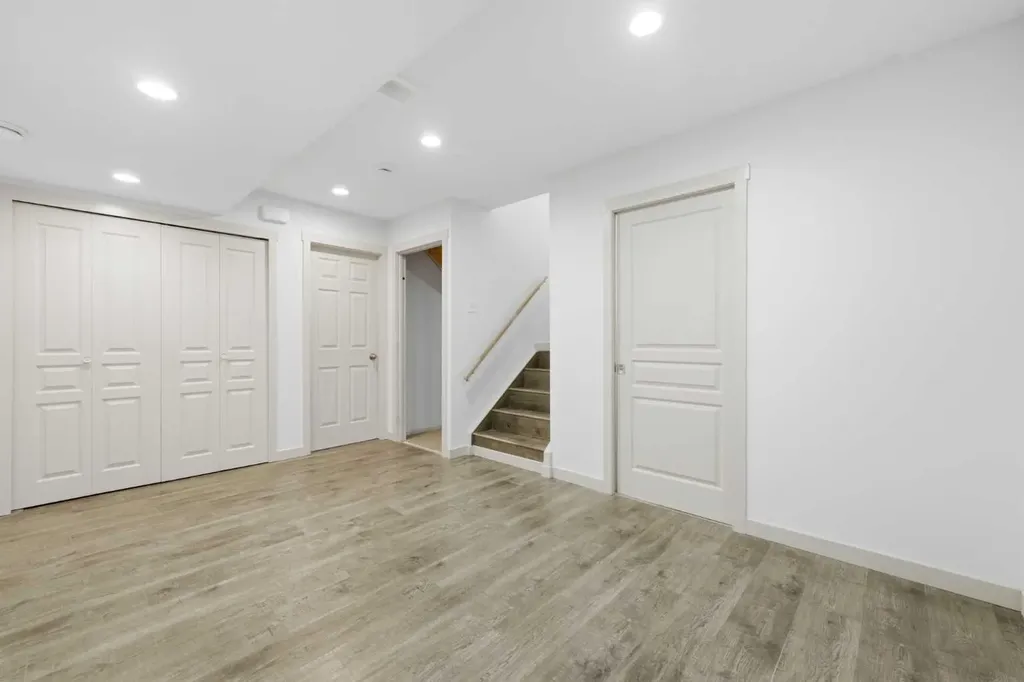 151 Royal Oak Drive NW Calgary AB T3G 0B8