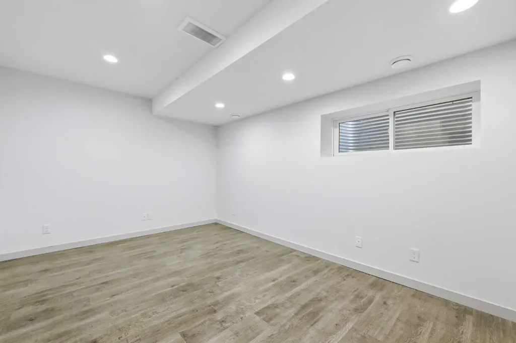 151 Royal Oak Drive NW Calgary AB T3G 0B8