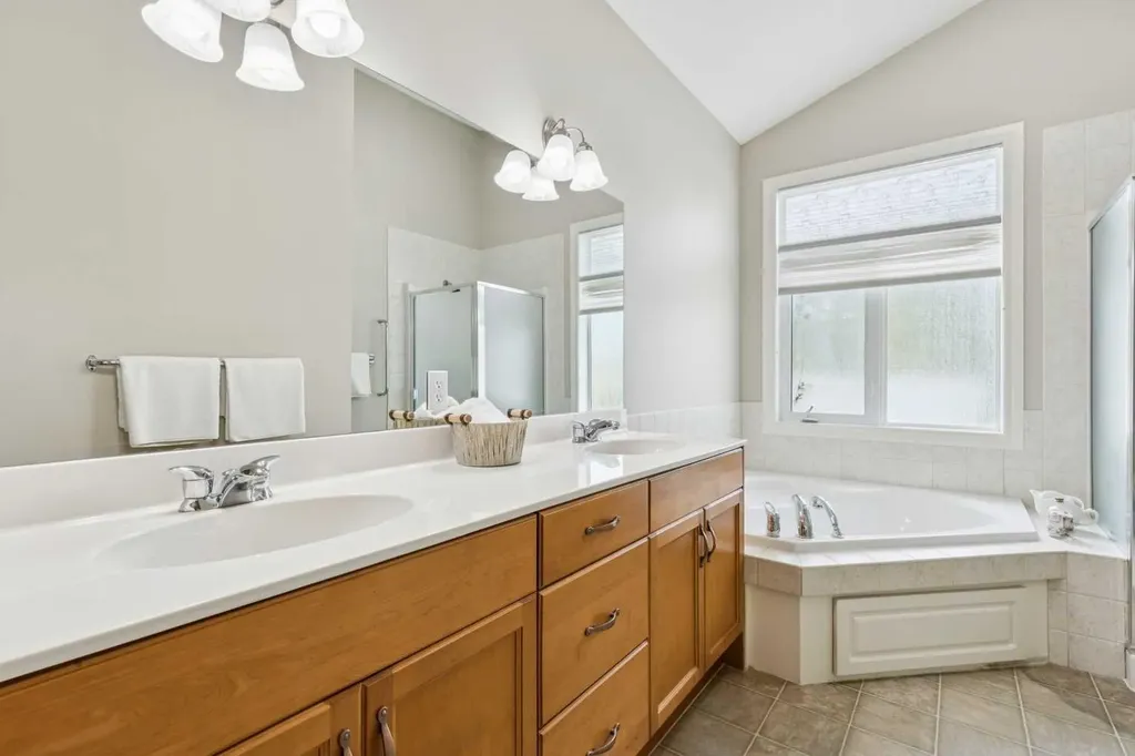 94 Panatella Close NW Calgary AB T3K6C9